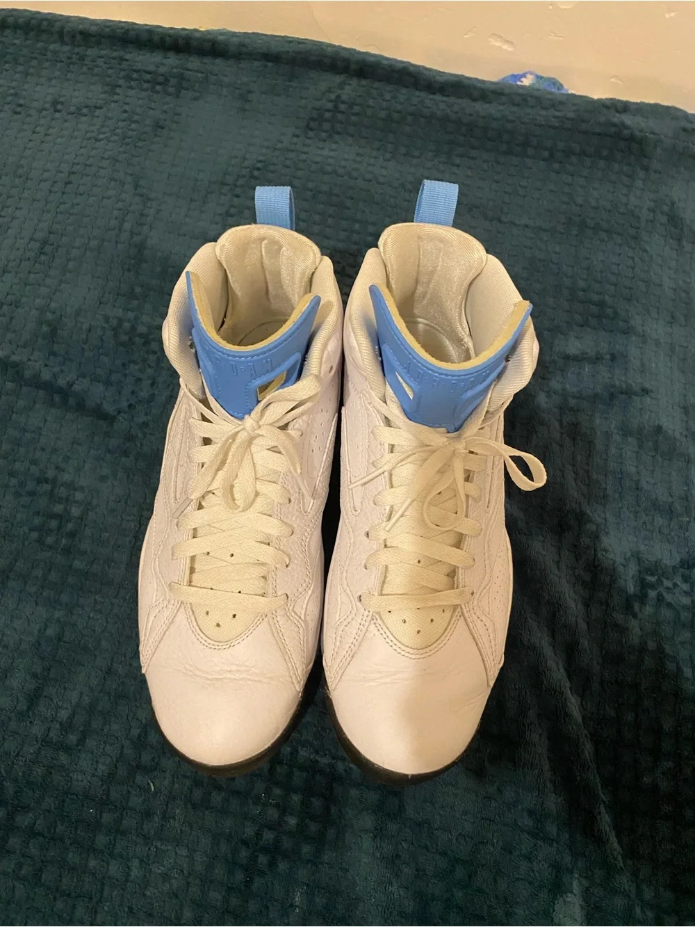 Jordan Men's White and Light Blue Retro Basketball Shoes